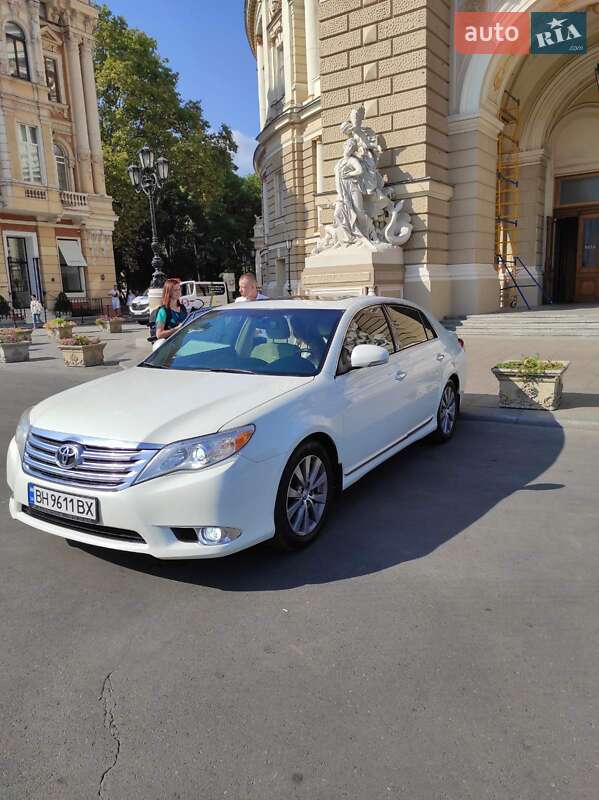 Седан Toyota Avalon 2011 в 