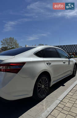 Седан Toyota Avalon 2014 в 