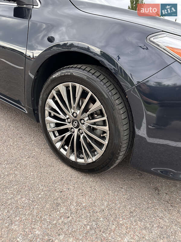 Седан Toyota Avalon 2018 в Житомирі