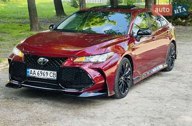 Седан Toyota Avalon 2019 в Киеве
