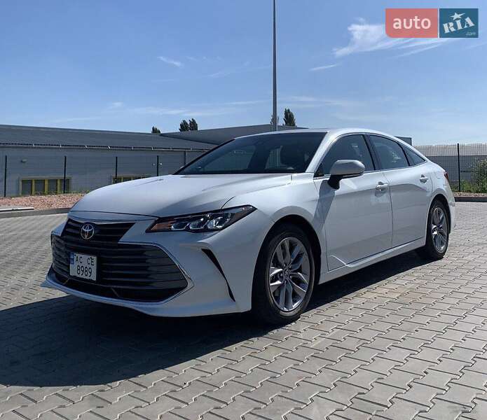 Седан Toyota Avalon 2018 в 