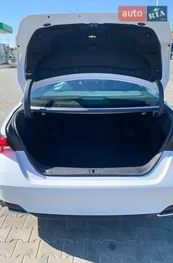 Седан Toyota Avalon 2018 в 
