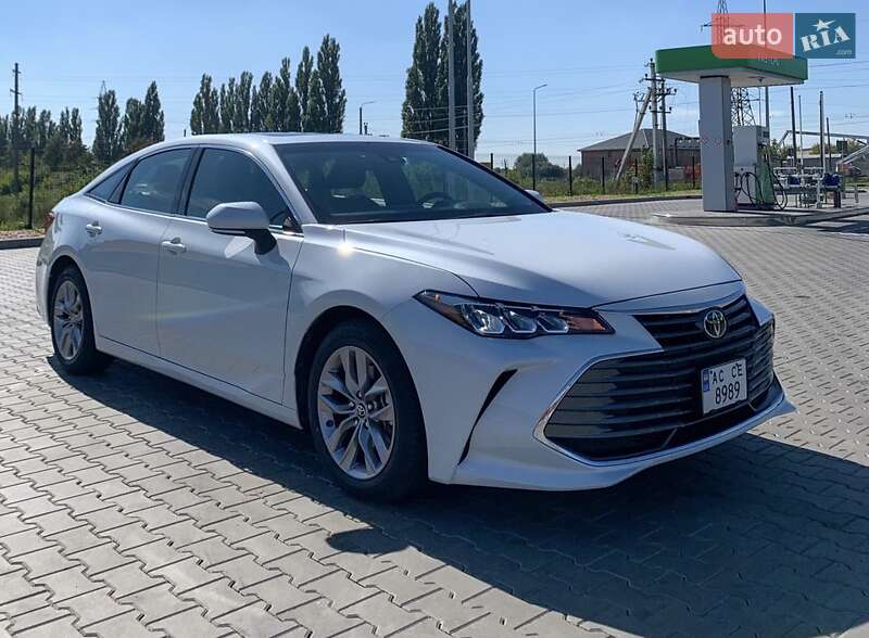 Седан Toyota Avalon 2018 в Луцьку