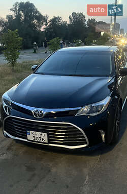Седан Toyota Avalon 2015 в Киеве