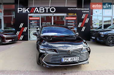 Седан Toyota Avalon 2018 в Львові