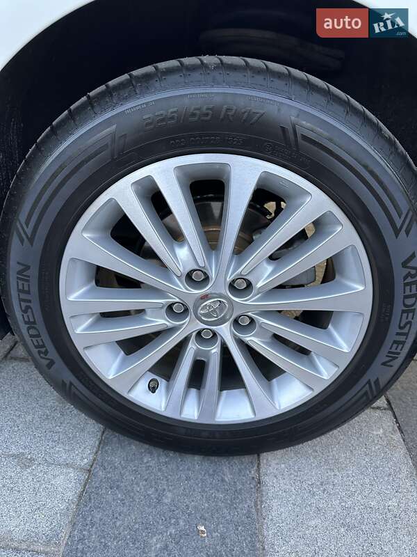 Седан Toyota Avalon 2014 в Дніпрі