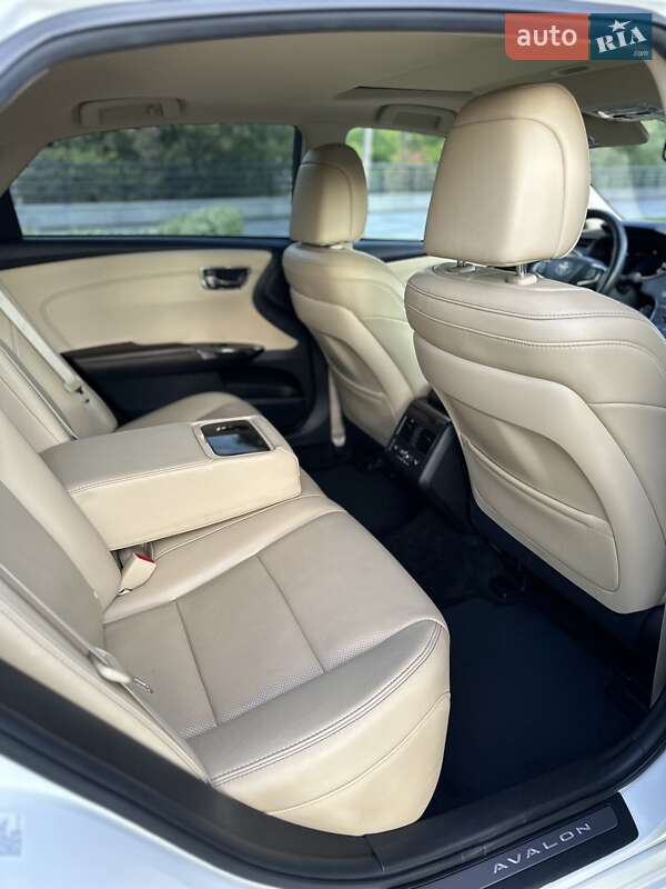 Седан Toyota Avalon 2014 в Дніпрі