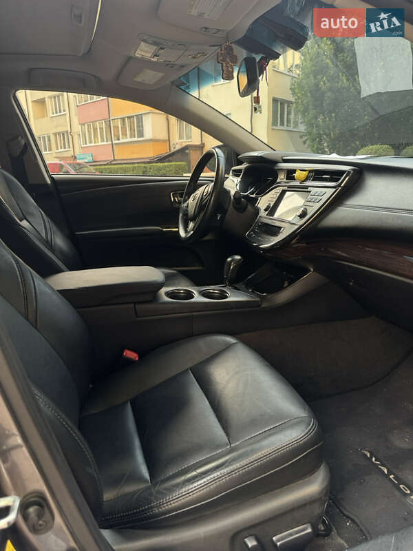 Седан Toyota Avalon 2013 в Вишневом