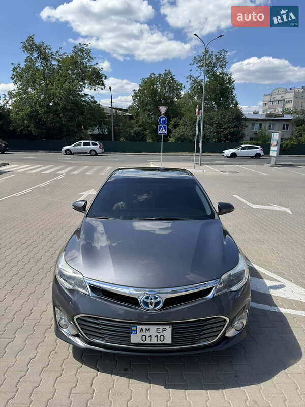Седан Toyota Avalon 2013 в Вишневом
