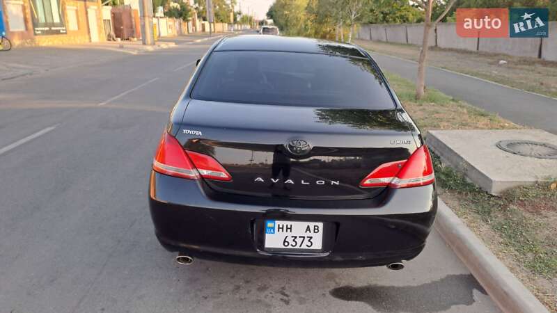 Седан Toyota Avalon 2006 в Измаиле