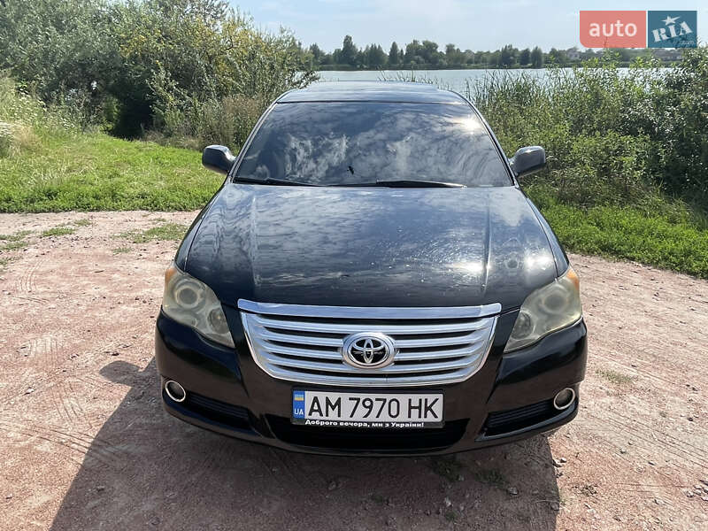 Седан Toyota Avalon 2008 в Черняхове