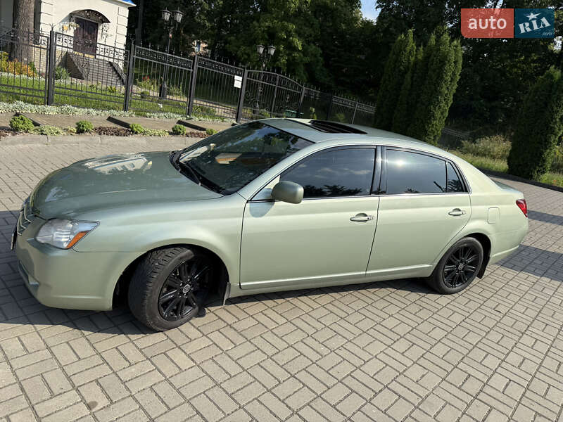Седан Toyota Avalon 2006 в Прилуках