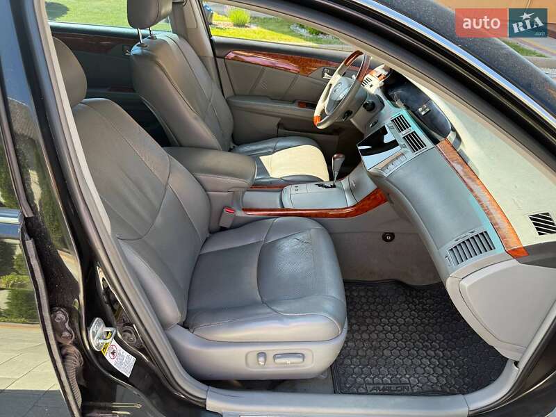 Седан Toyota Avalon 2006 в Львові