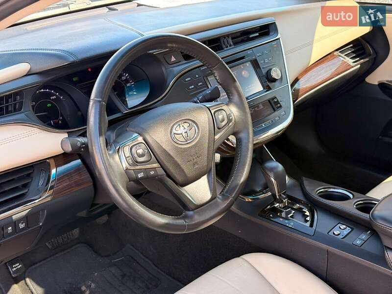 Седан Toyota Avalon 2014 в Львове