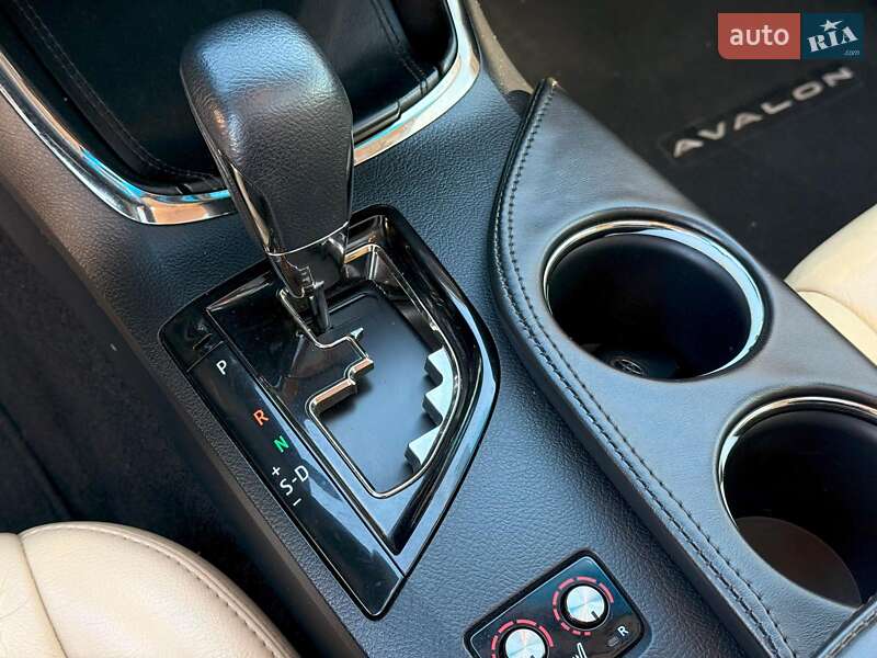 Седан Toyota Avalon 2014 в Львове