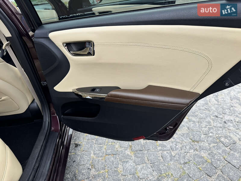 Седан Toyota Avalon 2014 в Броварах
