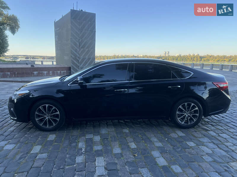 Седан Toyota Avalon 2015 в Киеве
