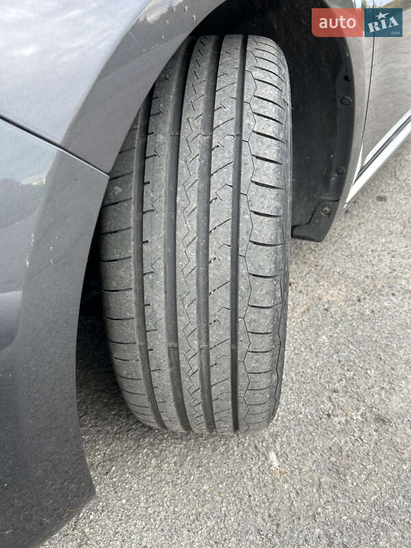 Седан Toyota Avalon 2016 в Володимирі