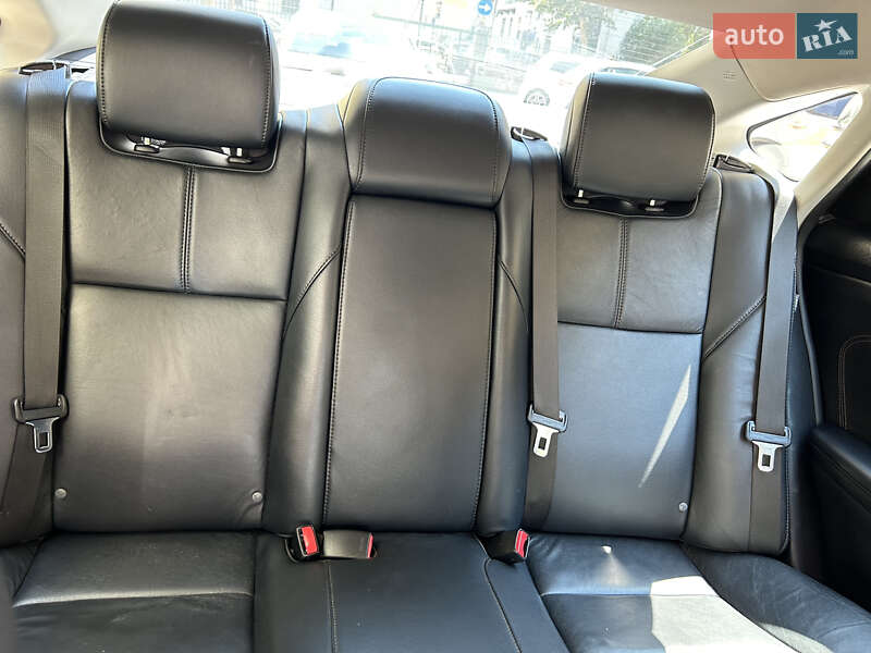 Седан Toyota Avalon 2016 в Володимирі