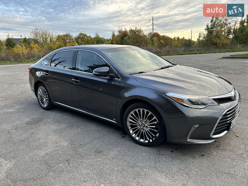 Седан Toyota Avalon 2016 в Володимирі