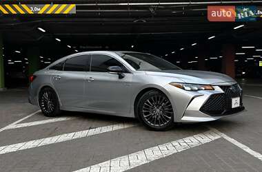 Седан Toyota Avalon 2018 в Киеве