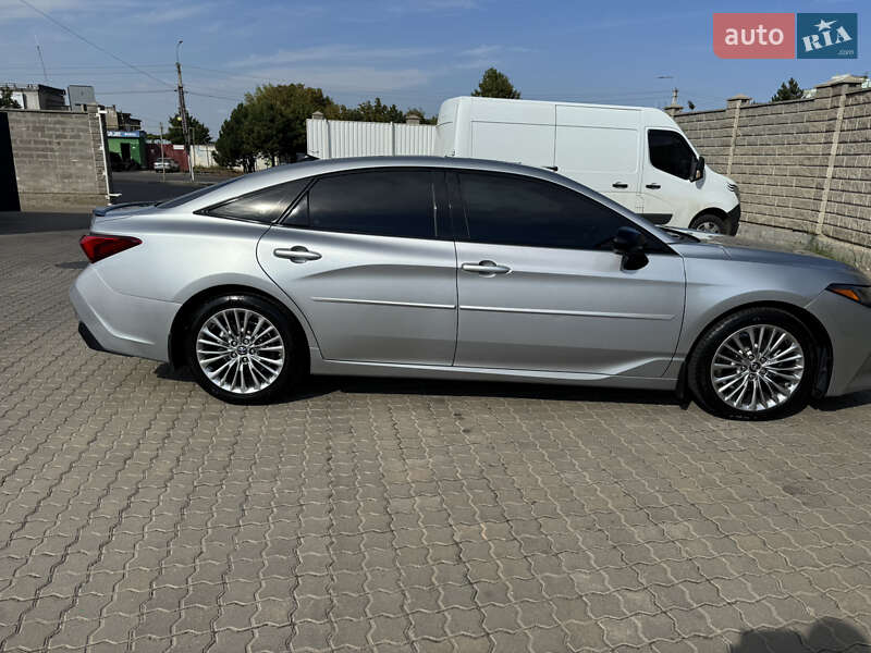 Седан Toyota Avalon 2019 в Черноморске