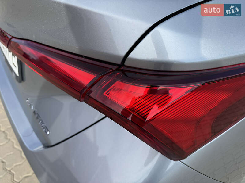 Седан Toyota Avalon 2019 в Чорноморську