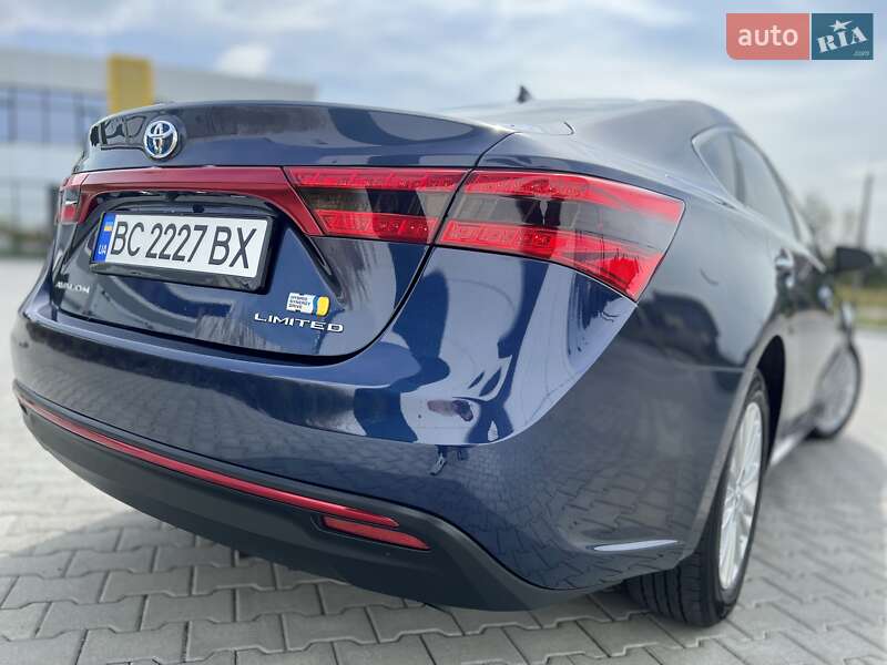 Седан Toyota Avalon 2015 в Львове
