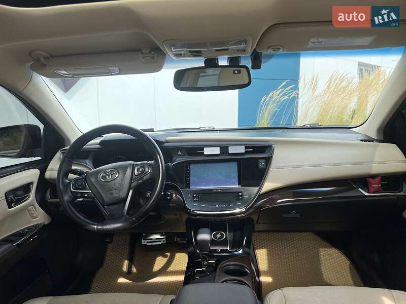 Седан Toyota Avalon 2015 в Львове