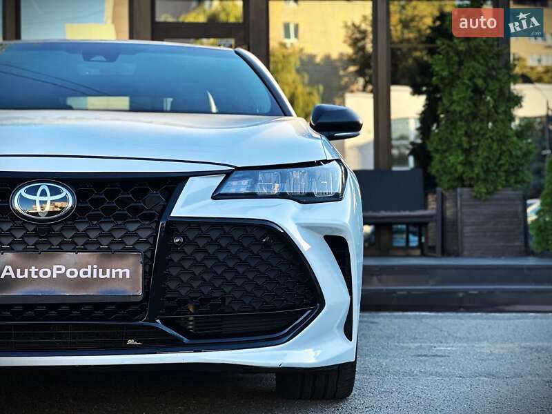 Седан Toyota Avalon 2018 в Киеве