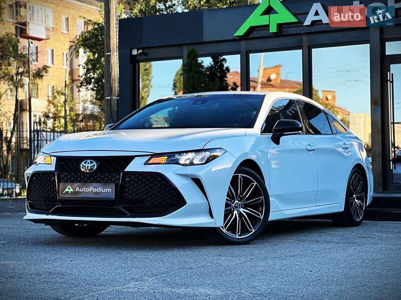 Седан Toyota Avalon 2018 в Киеве