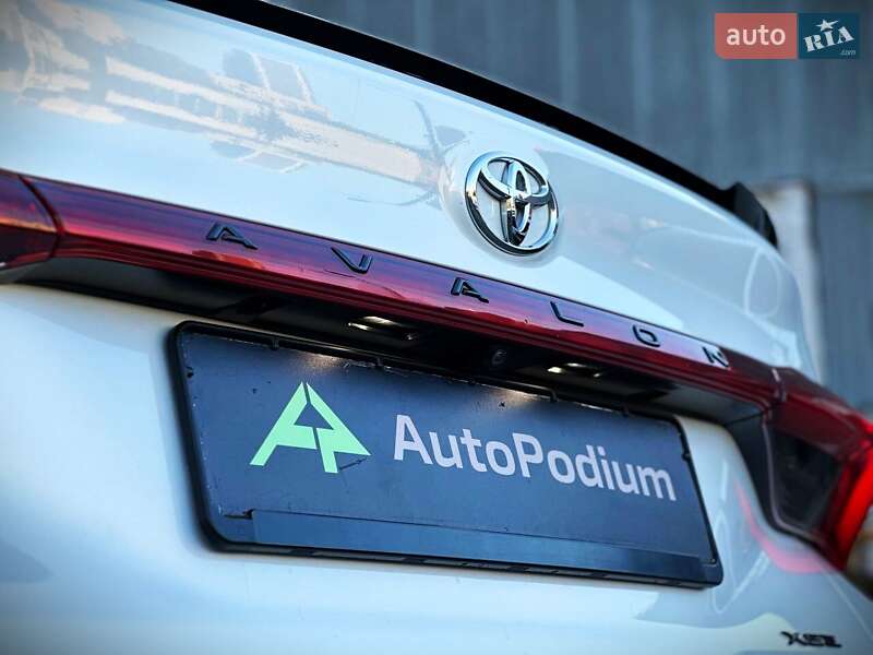 Седан Toyota Avalon 2018 в Киеве