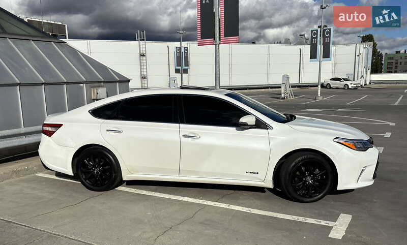 Седан Toyota Avalon 2016 в Киеве