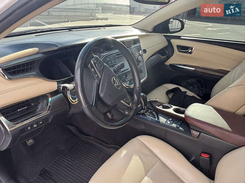 Седан Toyota Avalon 2016 в Киеве