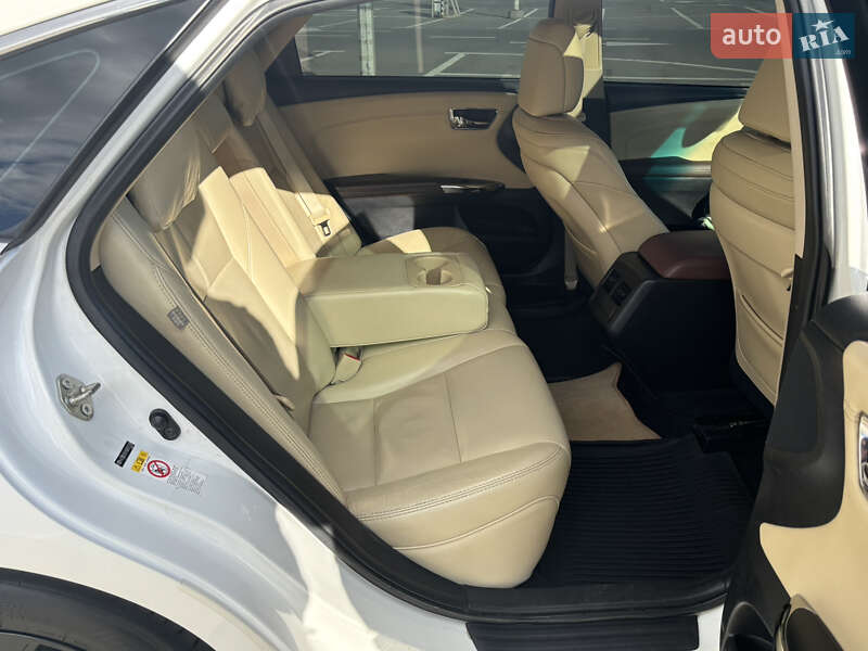 Седан Toyota Avalon 2016 в Киеве