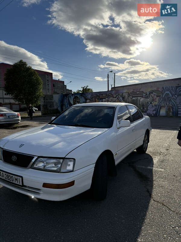 Седан Toyota Avalon 1996 в Киеве
