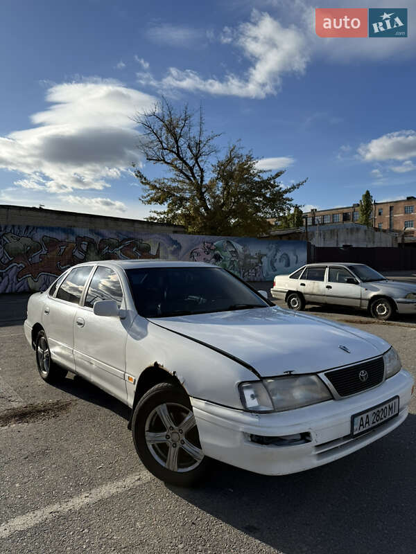 Седан Toyota Avalon 1996 в Киеве
