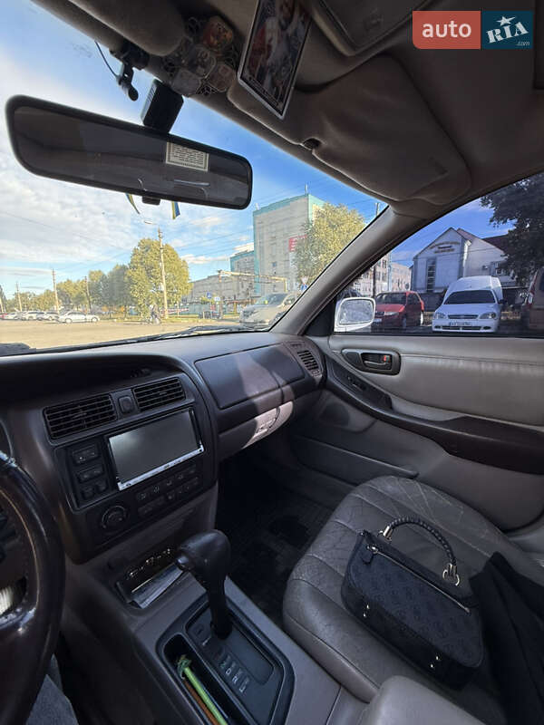Седан Toyota Avalon 1996 в Киеве