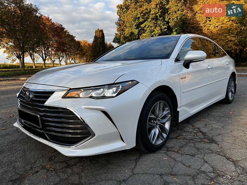 Седан Toyota Avalon 2019 в Володимирі