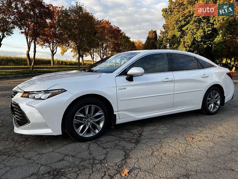 Седан Toyota Avalon 2019 в Володимирі