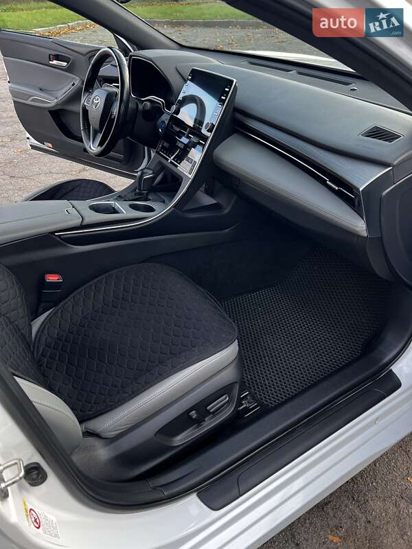 Седан Toyota Avalon 2019 в Володимирі