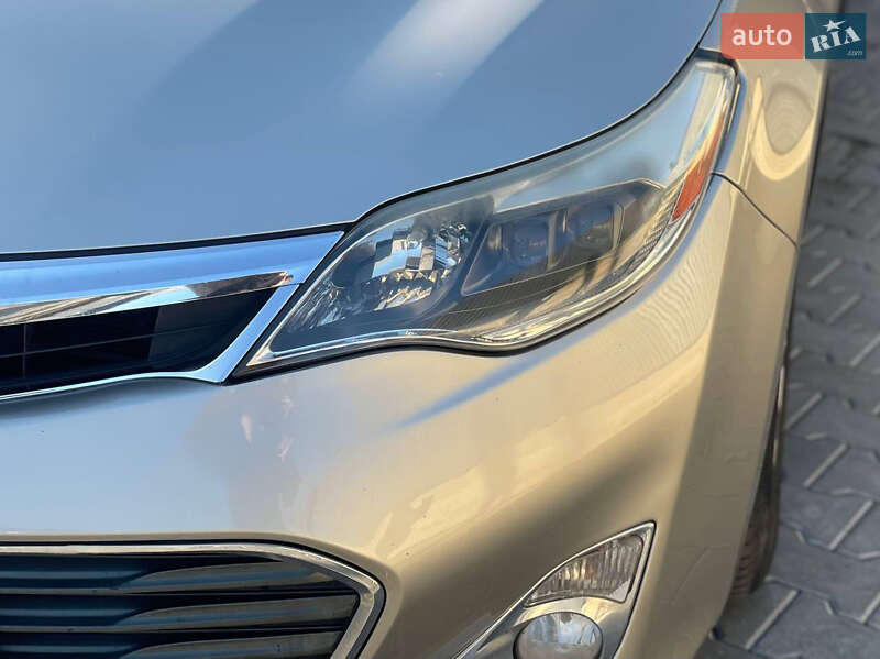 Седан Toyota Avalon 2014 в Чернівцях