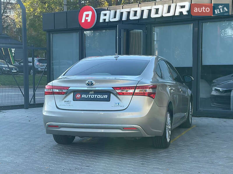 Седан Toyota Avalon 2014 в Чернівцях