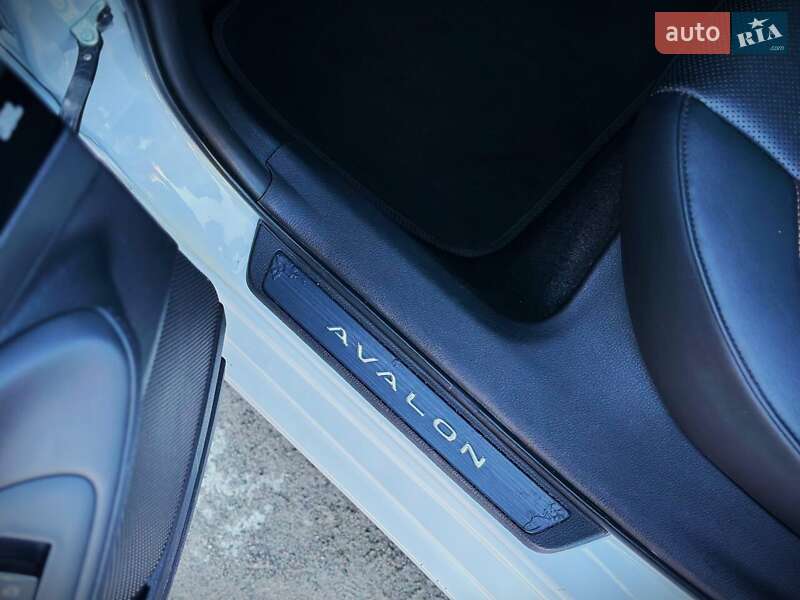 Седан Toyota Avalon 2018 в Киеве фото 30 Седан Toyota Avalon 2018 в Киеве