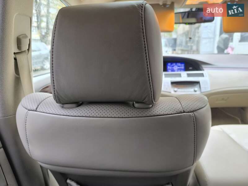 Седан Toyota Avalon 2008 в Киеве