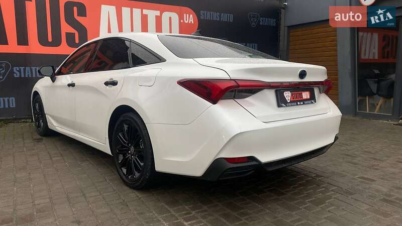 Седан Toyota Avalon 2022 в Виннице