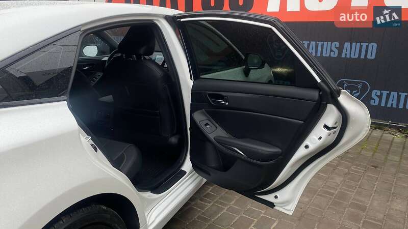 Седан Toyota Avalon 2022 в Виннице