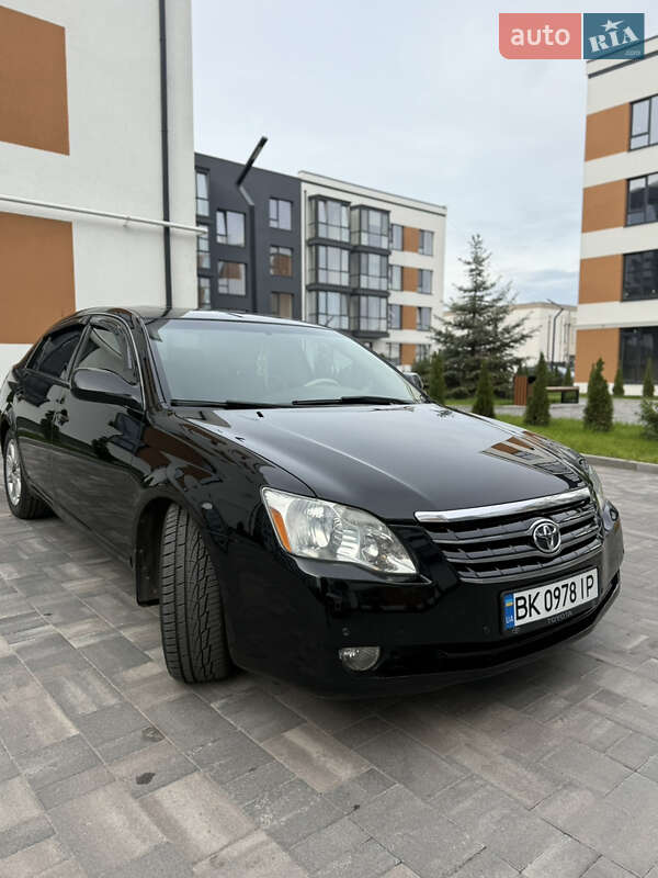 Седан Toyota Avalon 2006 в Рівному