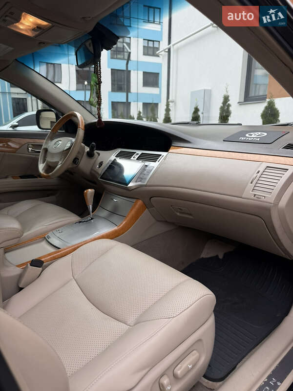 Седан Toyota Avalon 2006 в Рівному