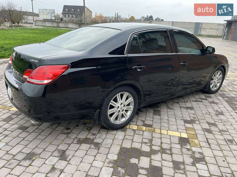 Седан Toyota Avalon 2006 в Теофиполе